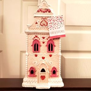 Love & Cupcakes Pink & White Valentine's Style Gingerbread Sparkly LED House NEW